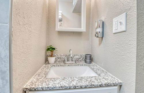 Close to All, Restfull, Cozy Duplex B in Downtown, UTEP, Hospitals - Foto 36