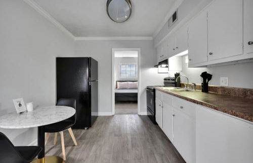 Black And White 1 BR by Ryan Korban - Foto 6