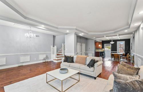 Elegant Reservoir Hill home with parking sleeps 8 - Foto 17