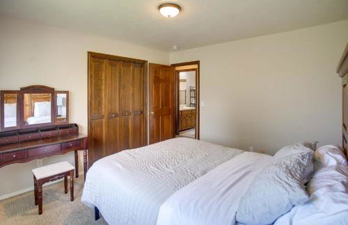 Hike, Golf, Ski and More Family Home in South Weber - Foto 15