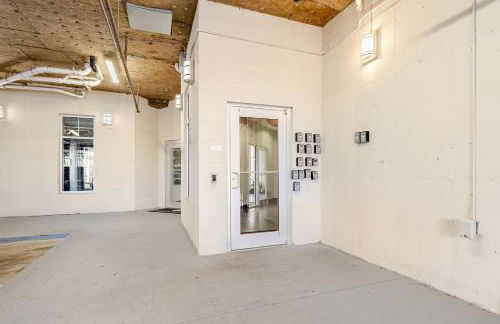 Skyline Serenity- Gym, Walk to Bars and Restaurants - Foto 5