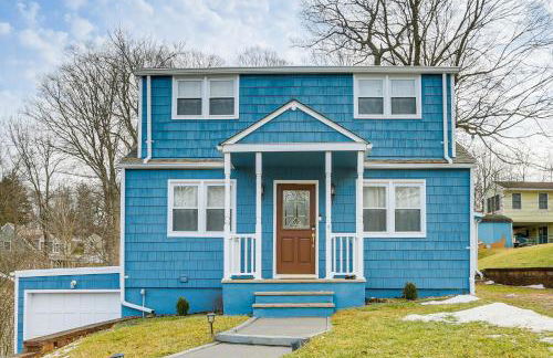 Walk to Lake Hopatcong Vibrant Home with Deck! - Foto 1