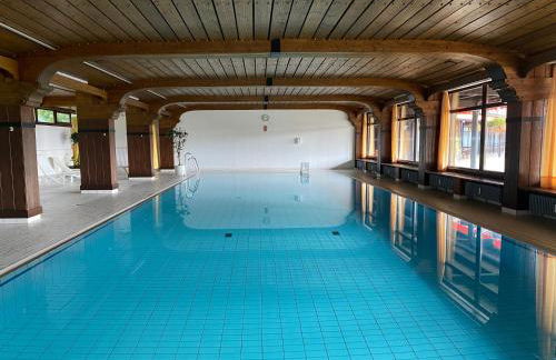 Relax-Apartments - Indoor-Pool - Sauna - Küche - kostenlos Parken - Balkon - teilweise Massagesessel - 85 Zoll Smart-TV - Foto 3