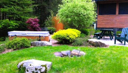 Cozy Log Cabin with a Private Hot Tub near Beartown State Forest, Massachusetts - Foto 5