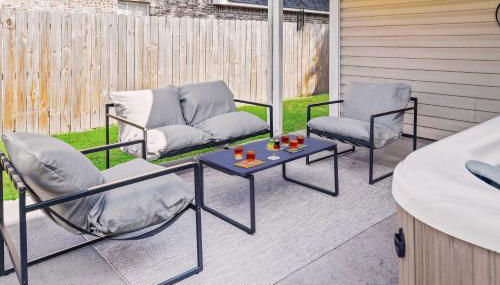 Endless Summer Retreat with Private Pool near Beach - Foto 5