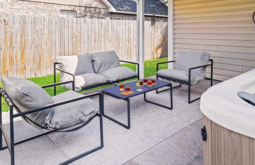 Endless Summer Retreat with Private Pool near Beach - Foto 5