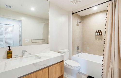 Downtown Drift-Luxury Amenities Sauna & Pool - Foto 11