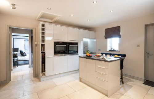 The Cow Shed - with hot tub - Photo 5