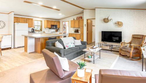 Tenstrike Lake House on 60 Acres Hike and Fish! - Foto 4