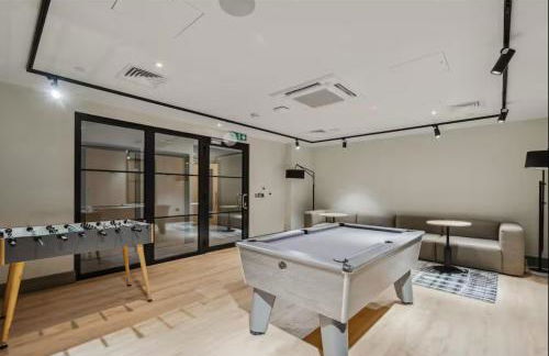 Deluxe 2BR Flat with Cinema, Gym, Parking & Games - Foto 11