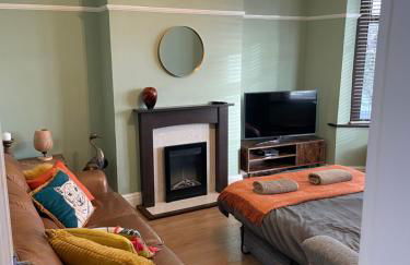 Spacious Family Home Minutes from the Beach - Foto 36