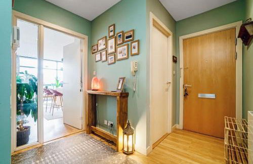 Luxury Huge Modern Open Plan 2Bedroom Flat - Free Private Parking & Balcony located at the OVO Hydro and SEC Centre - Foto 18