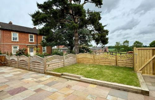 Apple Store- Countryside Apartment - Photo 18