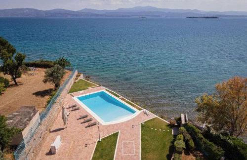 Eretria Luxurious Seafront Villa - Photo 19