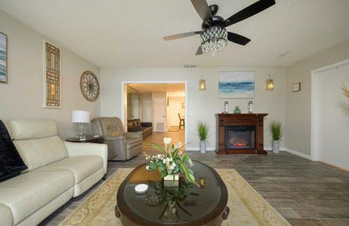 Hook, Line and Leisure Lakefront Gem with Porch! - Foto 8