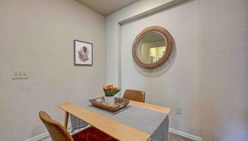 Boho Oasis w KING Bed w POOL Nr AIRPTShoppingDWTN - Foto 2