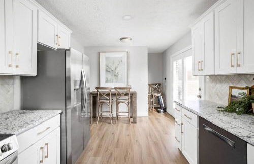 Newly Renovated Retreat 30mins to Downtown Indy - Photo 13