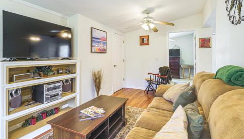 1 Mi to Lake Jackson Home with Screened Patio! - Foto 3