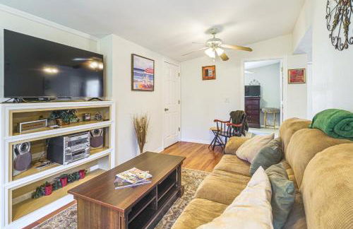 1 Mi to Lake Jackson Home with Screened Patio! - Foto 3