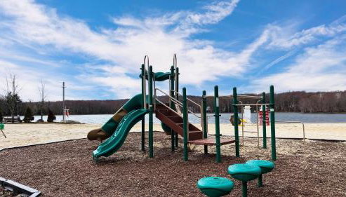 Evergreen Lodge by AvantStay Poconos Lake Cabin Fireplace Large Deck Near Jack Frost Kalahari - Foto 4, Other