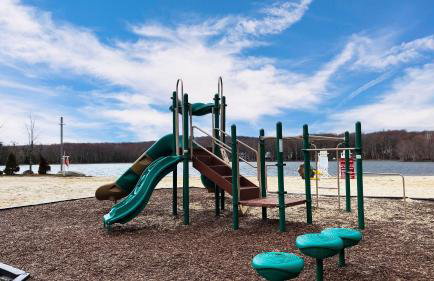 Evergreen Lodge by AvantStay Poconos Lake Cabin Fireplace Large Deck Near Jack Frost Kalahari - Foto 4