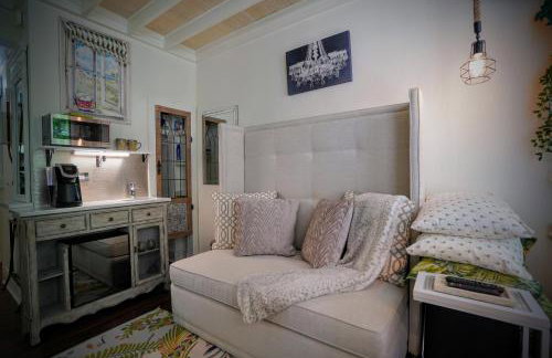 Palm Beach Hotel Petite Retreat 2 blocks to beach!! Historic Landmark - Photo 2