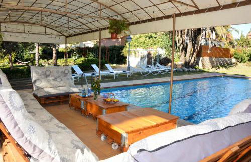 Villa Sitges El Ranch Amaizing Outdoor Areas Beaches at 5 minutes walk Sitges at 15 min drive AC Pool Jacuzzi & Garden XXL - Foto 4