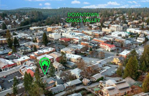 The Golden Parlor- Historic Victorian, Hot Tub - Foto 67