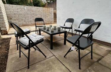 Spaghetti House 6 Bedroom with Large Off-Road Driveway Great for Crews in Vicinity of Starcity and City Centre - Foto 28