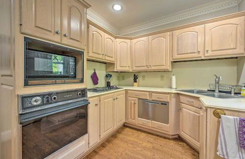 Bright Greensboro Escape about 1 Mi to Downtown - Foto 7