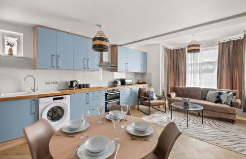 Stylish Flat I Sleeps 6 I With Parking - Photo 24