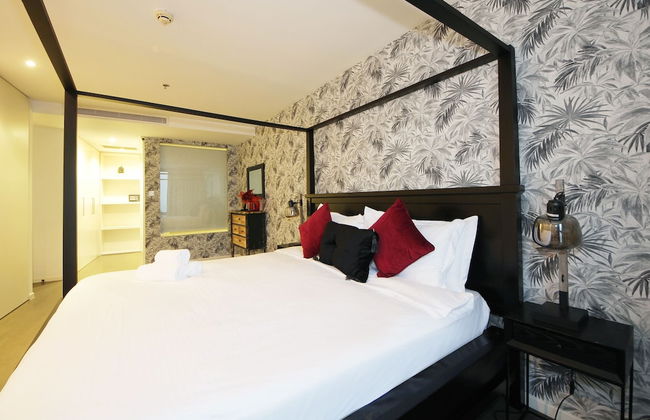 3 Bedroom Apartment in D1 Tower - Photo 2