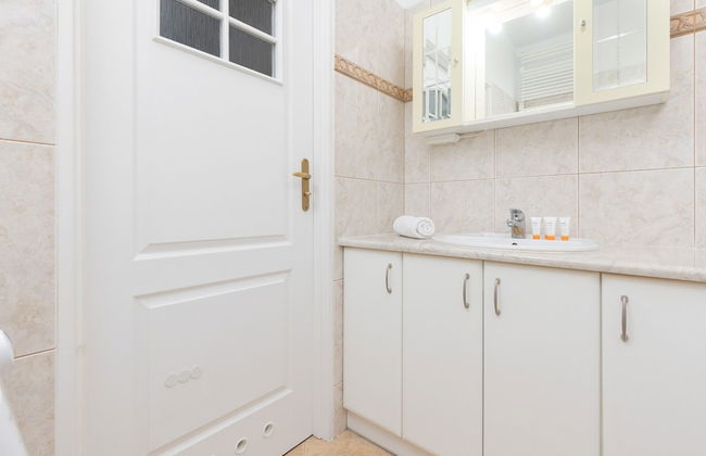 Belgradzka Apartment Warsaw by Renters - Photo 18