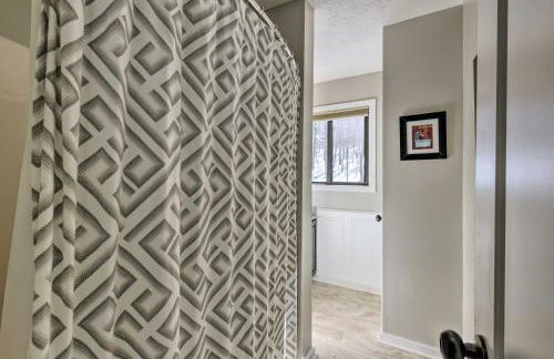 Bright Wintergreen Resort Home Deck and Grill! - Foto 21