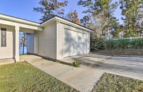 Beautiful Waterfront Getaway with Dock! - Foto 35