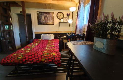 Wolf's Cabin-Walk to Downtown Noblesville - Foto 11