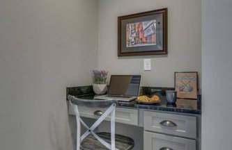 Spacious 4 King Room Belmont Home 2 Living Rooms Walk to Belmont & Vanderbilt Large Dining Table Smart TVs Parking 24 Hr Hospitality Near Music Row & The Gulch 2 miles to Broadway - Foto 16