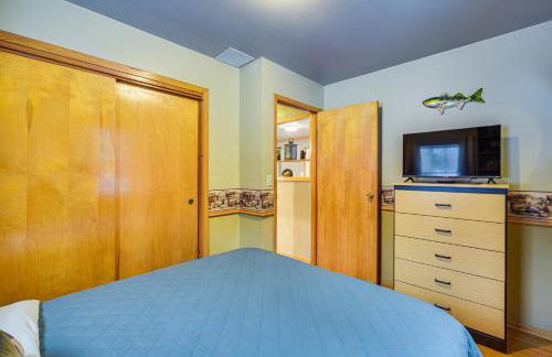 Charming Butternut Lake Getaway with Deck and Dock! - Foto 12