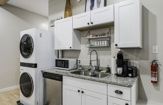 Stockyards- 4min Pet Friendly 3BR Luxe Gem - Foto 69