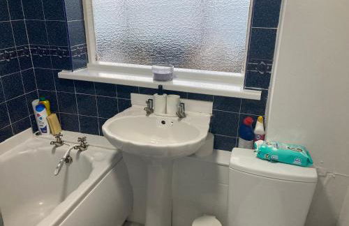 Hilltop Place Suites 3 Bedrooms 4 beds for CONTRACTORS with FREE PARKING FOR VANS - Foto 18