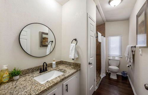 Accessible 3BR Home Sleeps 12, Pet-Friendly, Near Lake Conroe - Foto 18