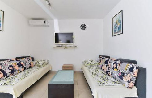 Beautiful vacation apartment Ivana in Novalja - Photo 14