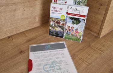 C4S COME4STAY Altötting - 3-Zi Whg I Zentrale Lage I Parkplatz I Balkon I WIFI I SmartTV I 1 Kingsize, 1 Queensize Bett I Office Arbeitsplatz I Wohnbereich mit Couch und Essbereich I voll ausgestattete Küche I Nespresso - Foto 15