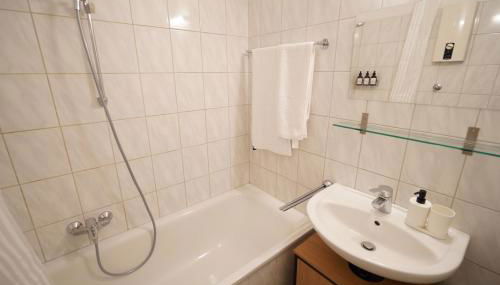 Dein Flughafen Messe Appartment nahe Düsseldorf 1 - Foto 5, towels, Shower