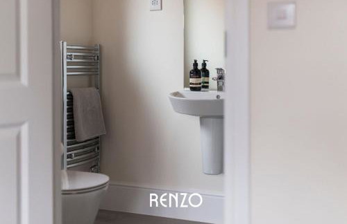 Spacious and Lovely 4-bed Home in Castle Donington by Renzo, Sleeps 6! - Photo 28