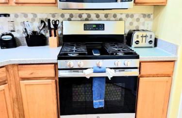 Joyful and Bright 4 Bedroom 3 Bathroom Pool Home - Foto 27