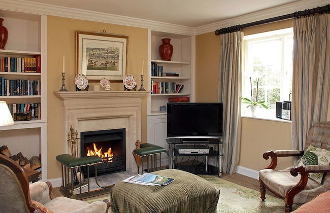 Wychwood Cottage - Photo 1