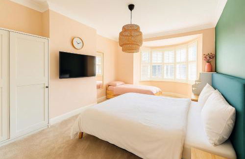 Stunning 5 bed house in enviable location - Photo 8