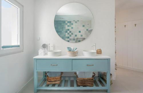 Charming Villa with Pool & Scenic Garden - Foto 32