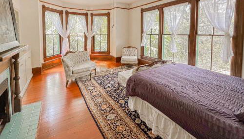 Cozy Victorian Apartment Downtown Sleeps 5 - Foto 1